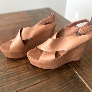 8.5 Dolce Vita tan wedge